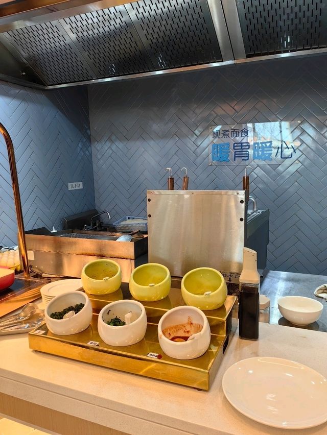 江門東站智選假日酒店：價格優惠，設施齊備