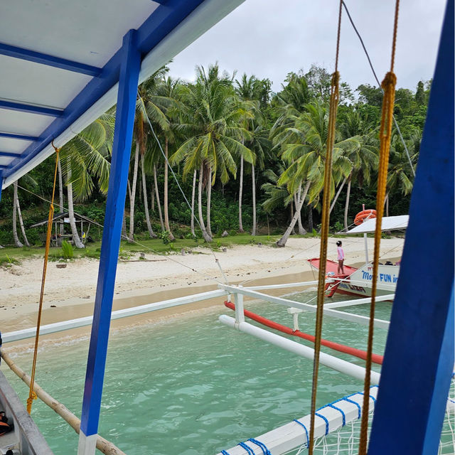 Island Hopping in Port Barton 