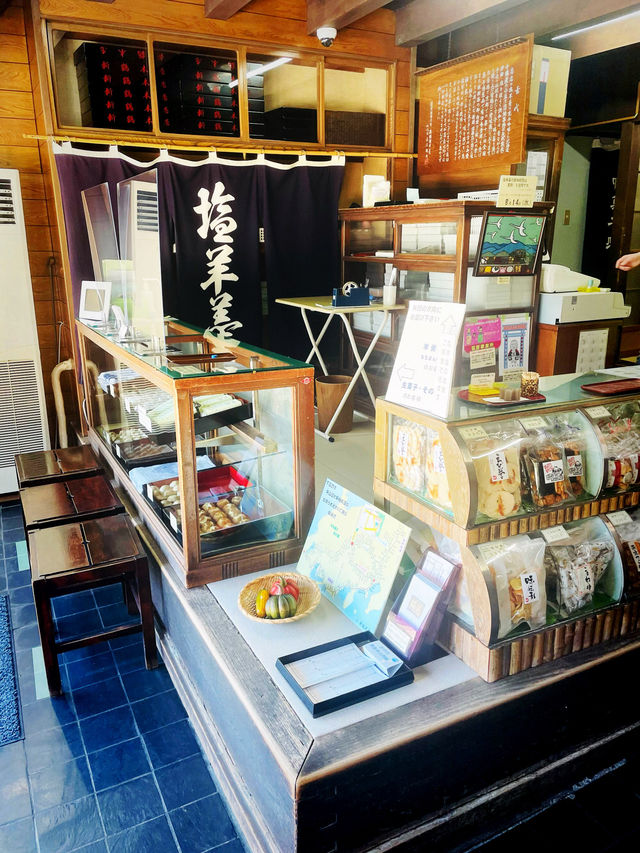 【長野県/下諏訪　創業明治6年　塩羊羹が有名な和菓子屋さん『新鶴本店』】