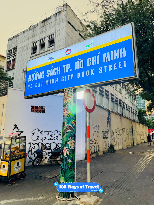 🇻🇳 Having lotsa of fun at HCMC Book Street