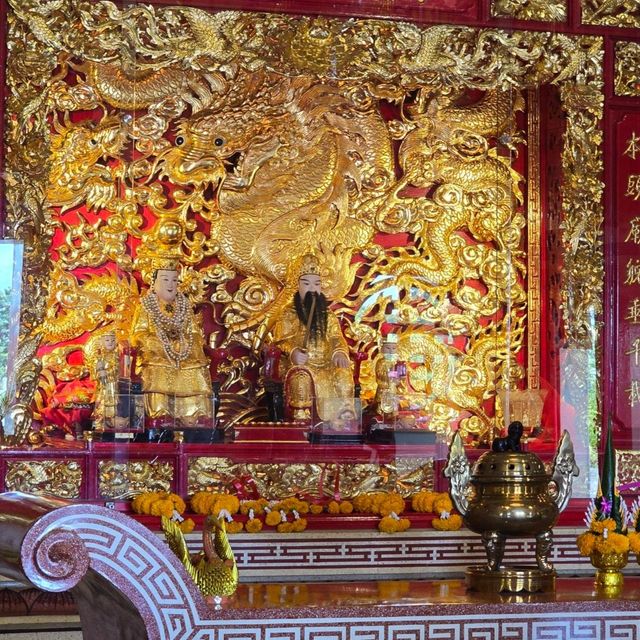 ไหว้ศาลเจ้าปู่ย่า รับวันไหว้พระจันทร์ 