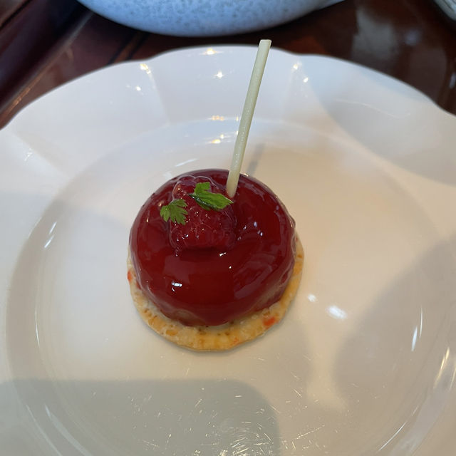 「香港迪士尼酒店下午茶：美味茶點，獨特體驗」