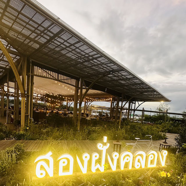 🏛️ : ห้องอาหารสองฝั่งคลอง ริเวอร์ไซด์ 