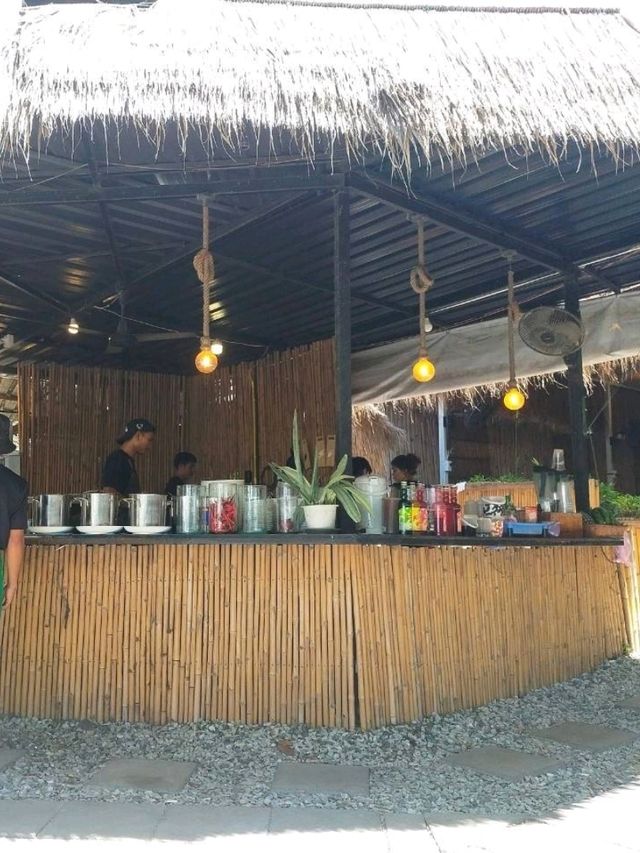 ร้านยำสุดแซ่บบางแสน " ยำแสนวอน"