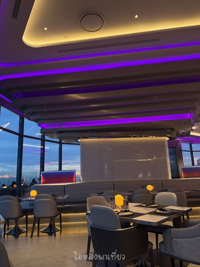 Rooftop bar ตีมอวกาศ ต้องที่ Sola Luna 🪐