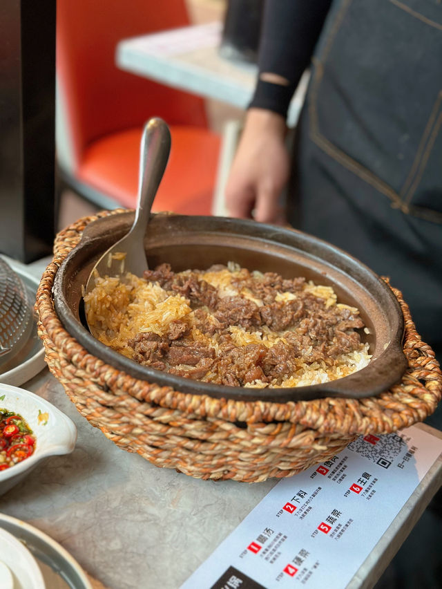 360度旋轉吃肉 實現牛肉自由 
