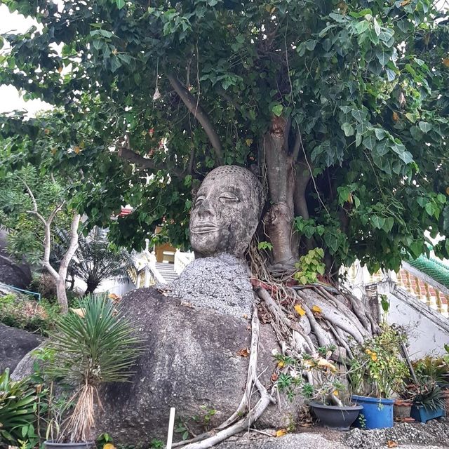 ณ วัดแห่งนี้มีตำนาน