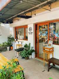 Little World Cafe ~ คาเฟ่เล็กๆ ที่เค้กอร่อย