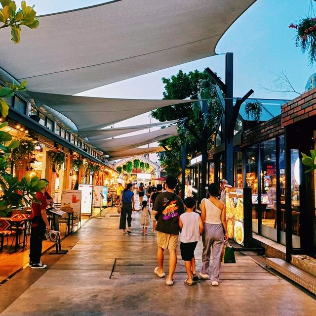 泰國曼谷地標性夜市景點:河濱碼頭夜市，絕美摩天輪，各種美食，拍照📸打卡吃飯逛街絕佳之地
