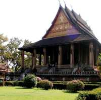 ชมหอพระแก้วและวัดสีสะเกด ตำนานแห่งเวียงจันทน์