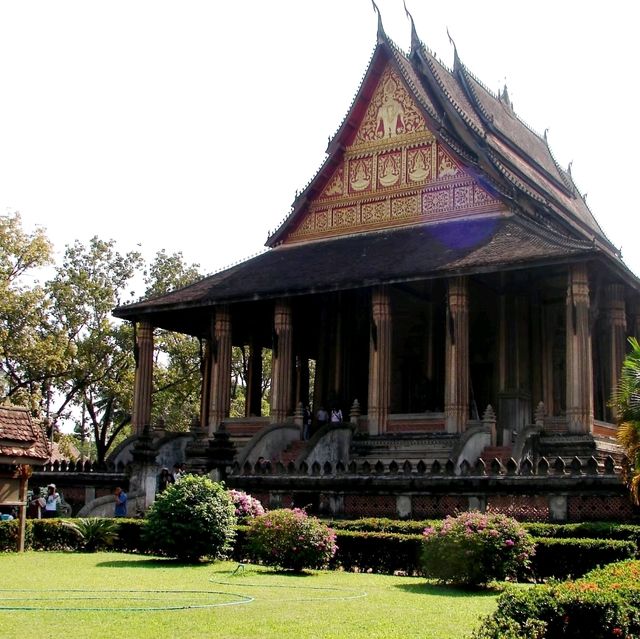 ชมหอพระแก้วและวัดสีสะเกด ตำนานแห่งเวียงจันทน์