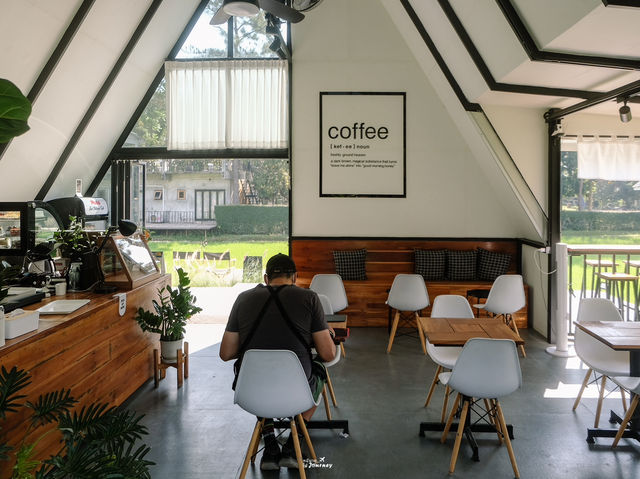 Cafe'Lista คาเฟ่บ้านไม้สีขาวกลางทุ่งนา 🏠