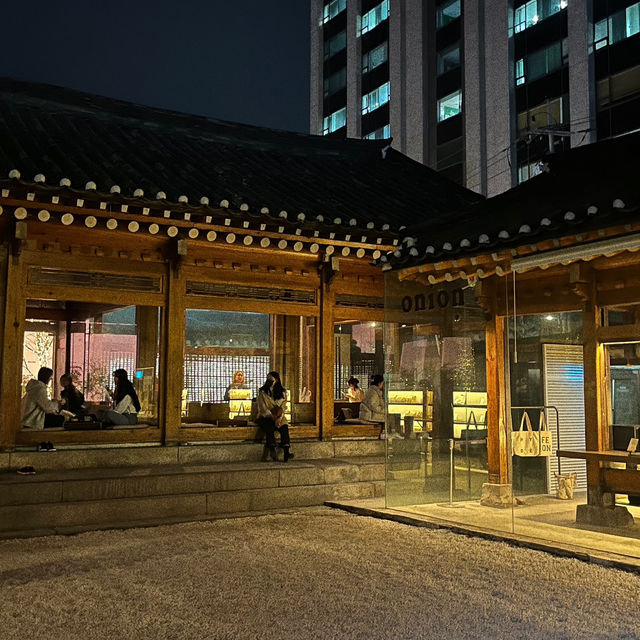 한옥에 둘러싸이고 싶을 땐☕️
