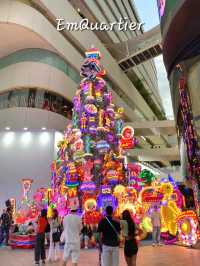 ชมไฟต้นคริสต์มาสสุดอลังการที่เอ็มควอเทียร์ 🎄
