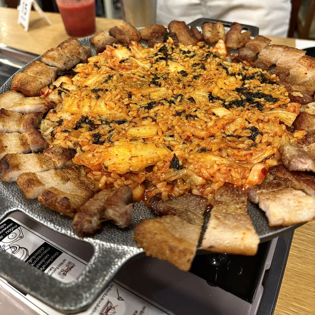 ถนนบรรทัดทอง🚶‍♀️🍴
