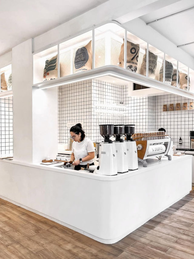 % Arabica Cafe Apartment