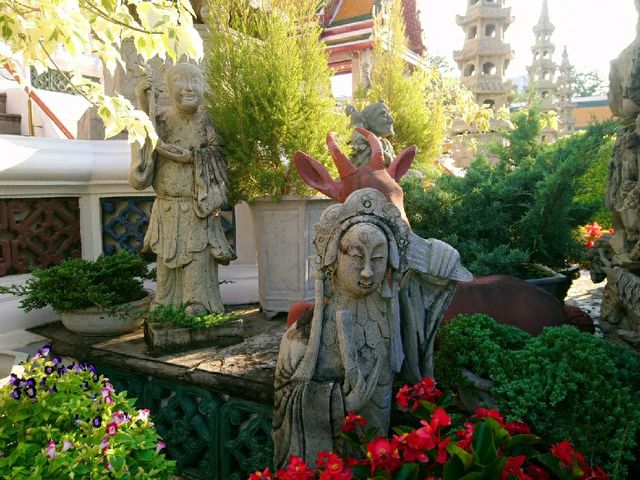 ชมความงามตุ๊กตาหิน@วัดสุทัศน์