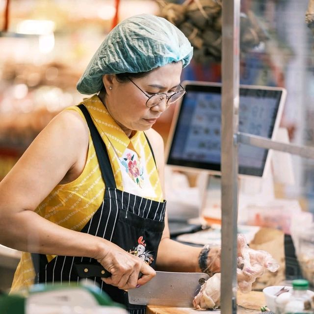 คุณรัตน์ข้าวมันไก่ 
