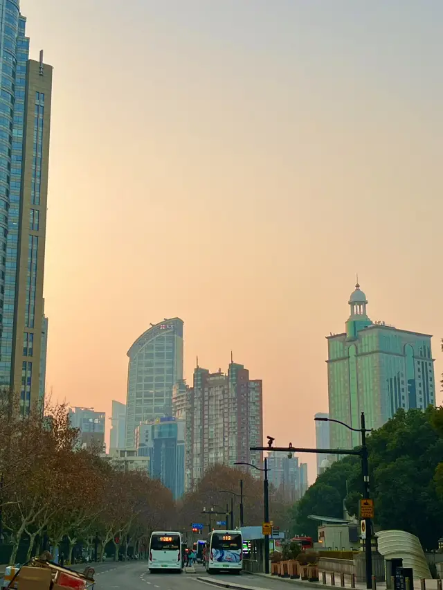 상하이 시내의 아름다운 일몰🌅🌇