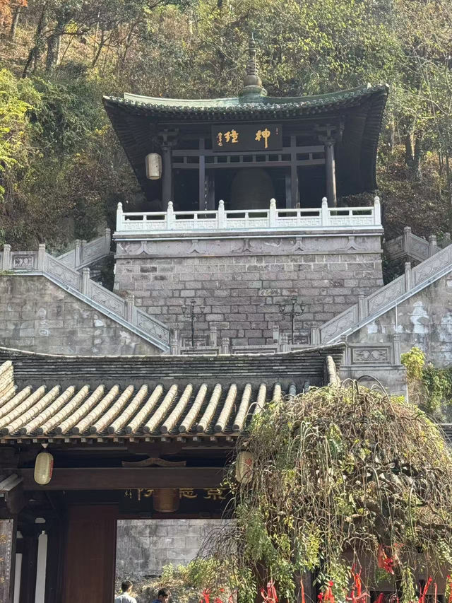 「穿越千年，龍興寺的歷史與文化之旅」🏯