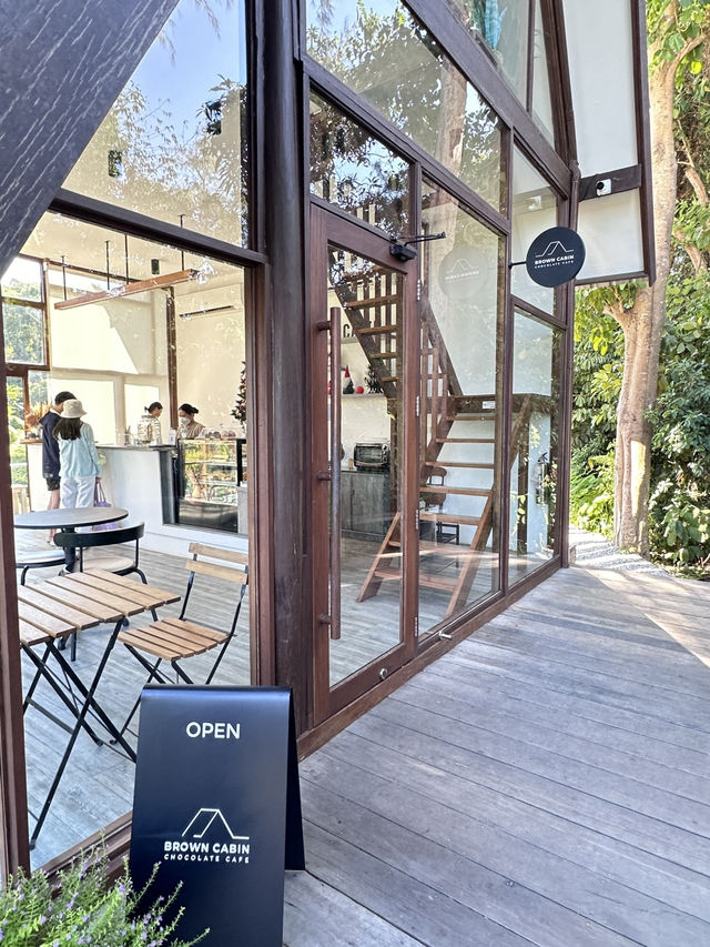 Brown Cabin Chocolate Cafe : คาเฟ่ชิคๆ เกาะเสม็ด