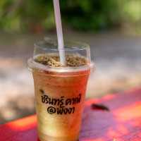 ห่มสไบ จิบกาแฟในเรือนไทยโบราณ 