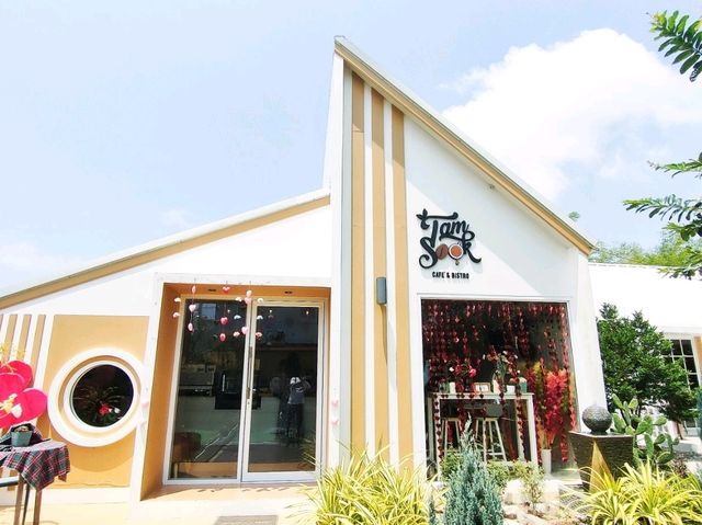 TamSook Cafe' & Bistro