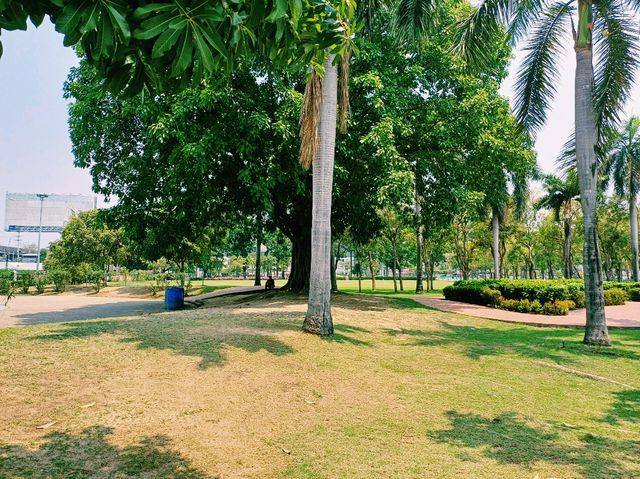 泰國曼谷湄南河畔大學校園百年歷史體育場一日遊行程，適合親子遊，適合打卡拍照📸