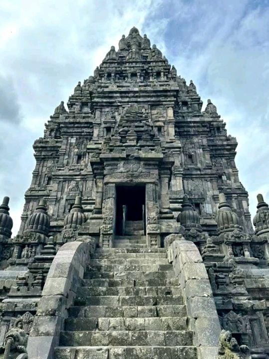 ยิ่งใหญ่อลังการ Candi Prambanan✨️