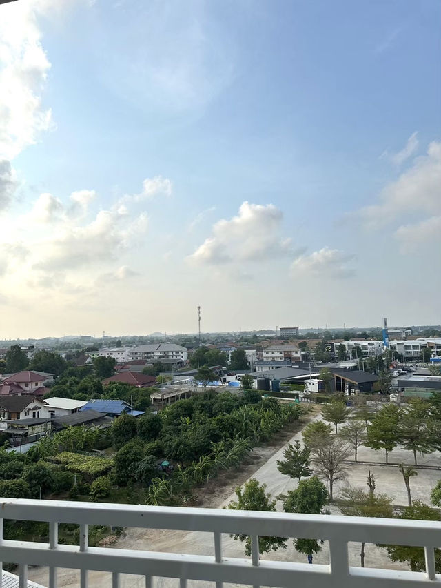 Golden City Rayong Hotel 🏢 
