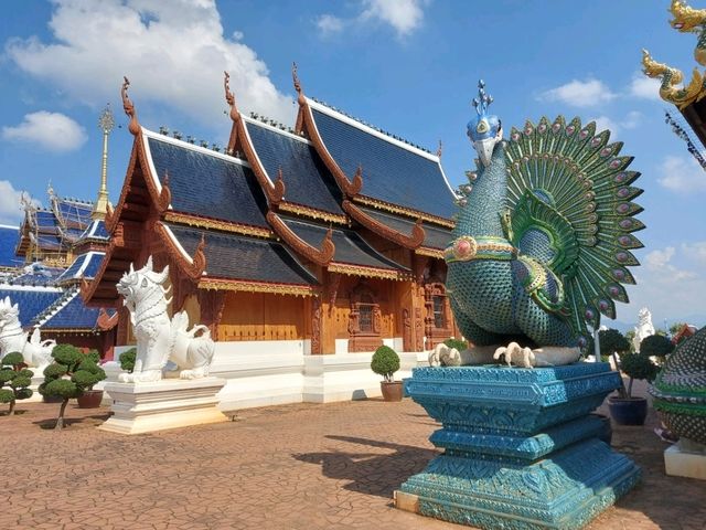 สักการะสิ่งศักดิ์สิทธิ์ วัดบ้านเด่น แม่แตง