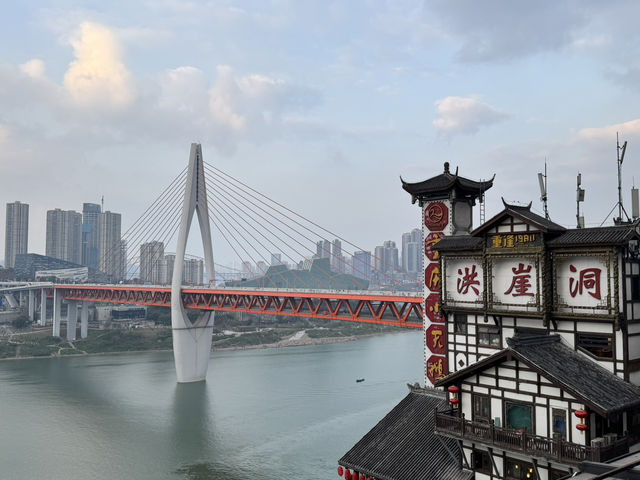 Daylight Drama: Capturing Hongya Cave’s Cliffside Majesty