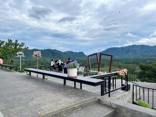 Two Day’s Cafe ลานสกา คาเฟ่กลางเขา อากาศดี วิวสวย