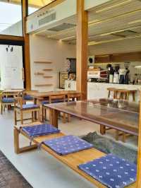 🍰 Chirp cafe and chat space