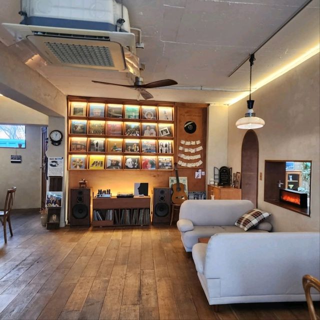 LISTEN PAGE CAFE
