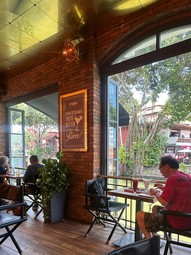 Gravy Baby— vibrant riverside restaurant and bar