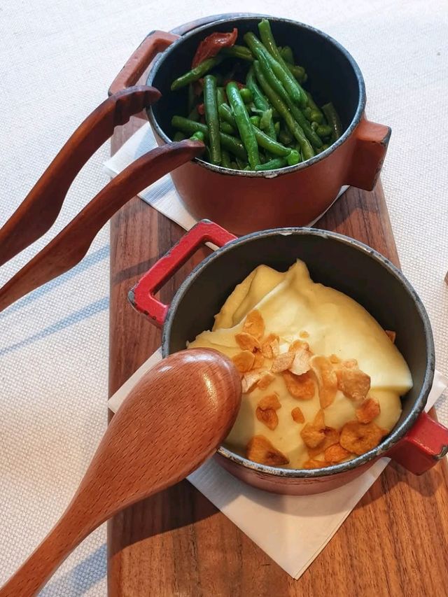 🍽️ Enjoy Delicious Food at Andaz Seoul Gangnam – A Culinary Delight! 🌟