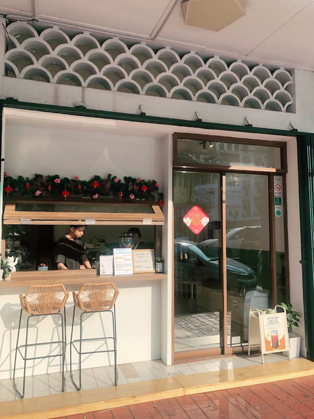 Sippin’ Joy at Mizumizu Coffee: Sabah’s Cutest Hidden Gem on Gaya Street! ☕️✨🐾 