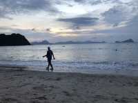 Dolarog Beach｜愛妮島的隱世秘境，靜謐海岸與壯麗夕陽的完美交織 