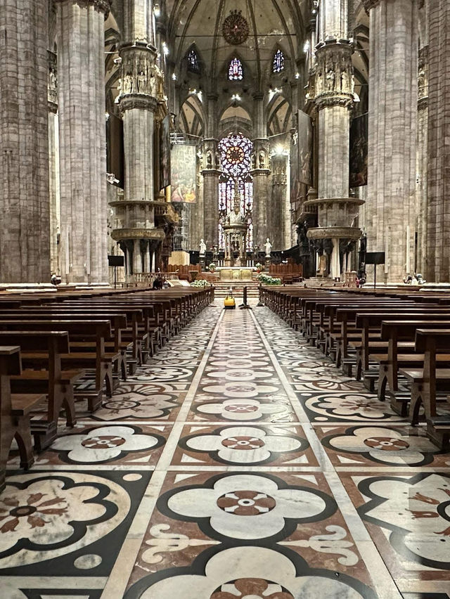 ⛪ “Stone That Reaches Sky: A Morning at Milan Cathedral”