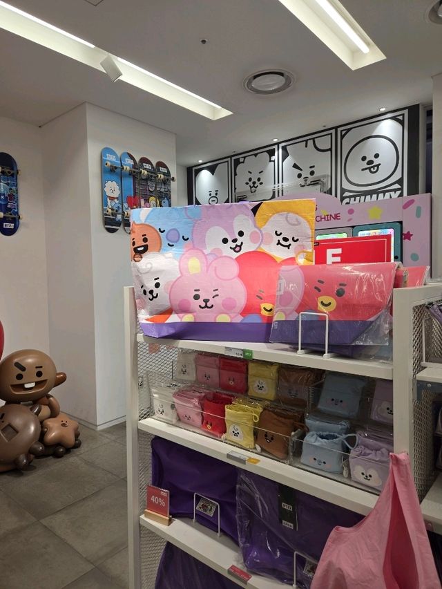 귀여운 캐릭터들과 한류의 인기를 실감 할 수 있는 ' 홍대 라인프렌즈 ' 💕