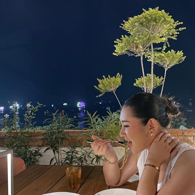 Moon whale🏜️ พัทยา