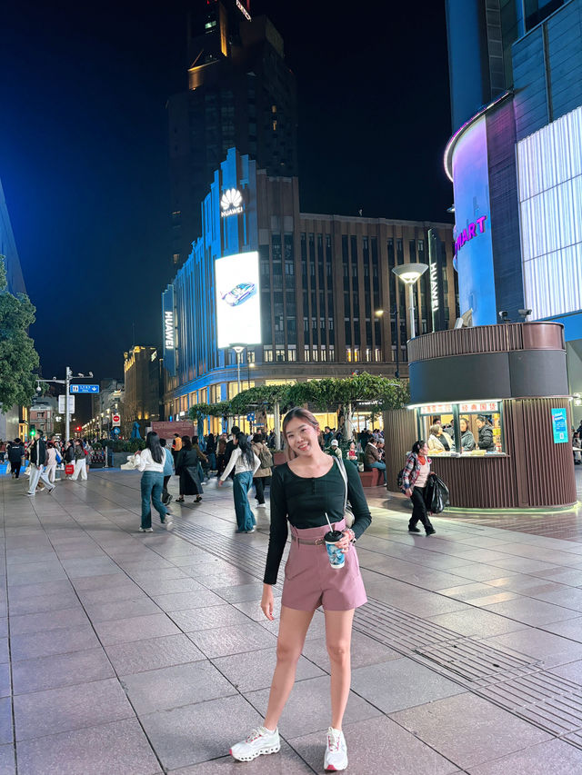 เดินเล่นที่ Nanjing Road