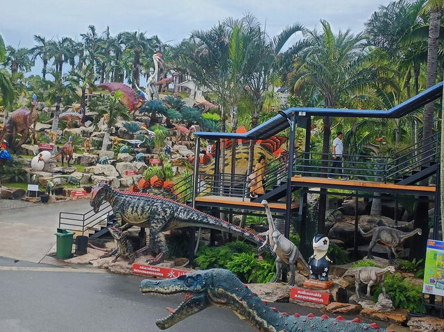 恐竜時代へタイムスリップ🦕🌿 ノンヌットのダイナソー・バレーで大冒険！ #ノンヌットガーデン #タイ旅行 #ダイナソ