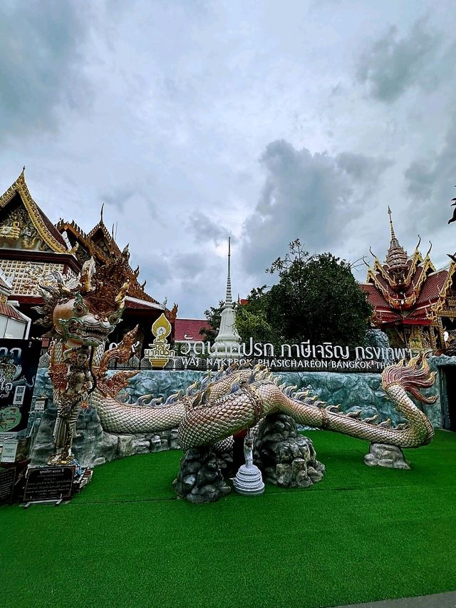 วัดนาคปรก ภาษีเจริญ ความเงียบสงบและร่มรื่นที่หนึ่ง