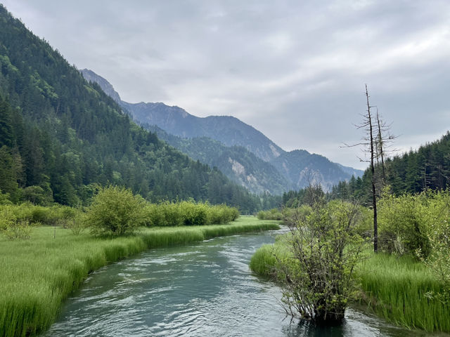  🌈 Jiuzhaigou Must-Visit Tips – Nature, Waterfalls & What to Skip