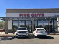 【Five Guys｜アメリカ発！選べるトッピングで自分だけの最強バーガー🍔】