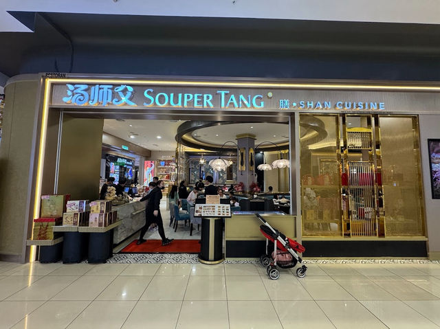 🥣 Souper Tang – Decent Food, Distracting Vibe