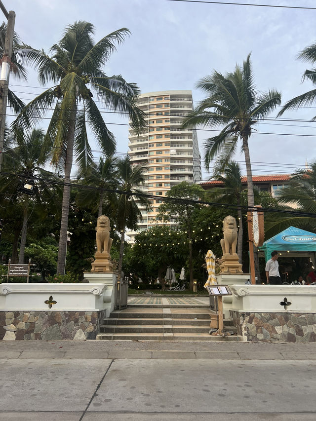 โรงแรมริมหาดจอมเทียน Avalon beach resort