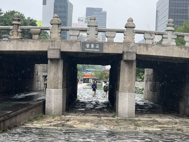 청계천의 물길을 따라